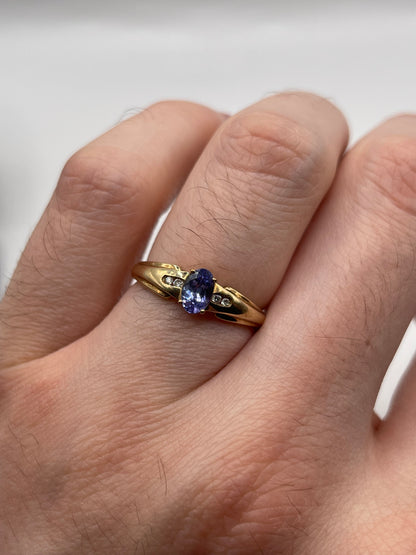 9ct gold tanzanite and diamond ring