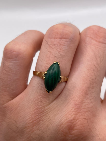 9ct gold malachite ring