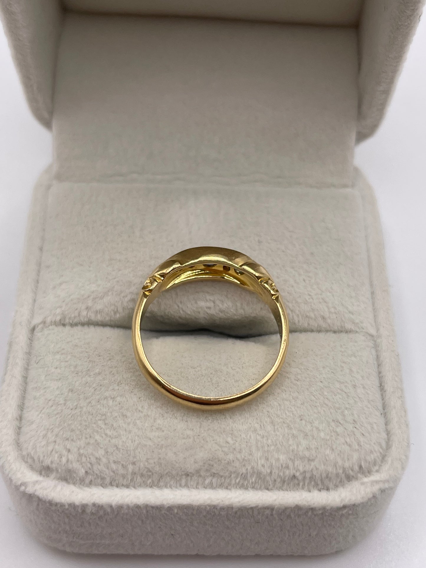 Antique 18ct gold sapphire and diamond ring