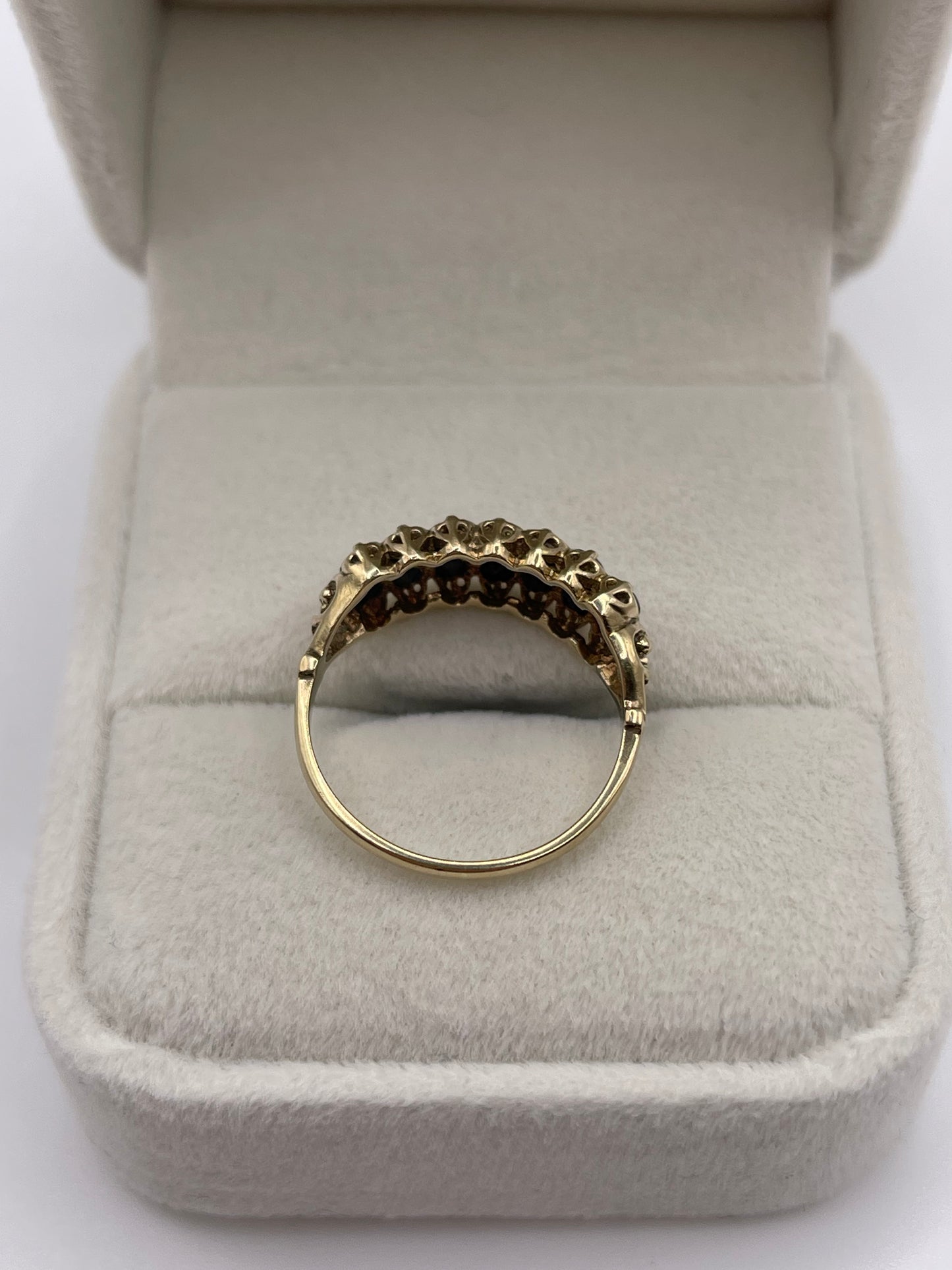9ct gold sapphire ring