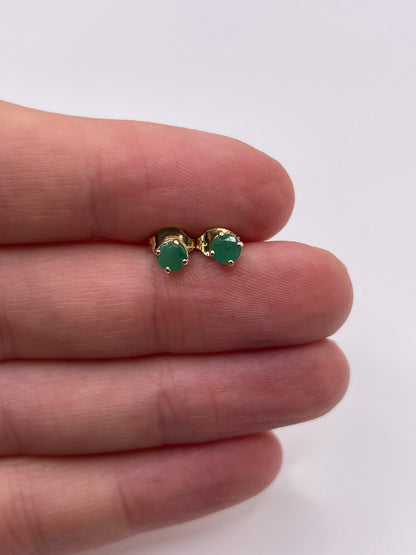 9ct gold emerald stud earrings