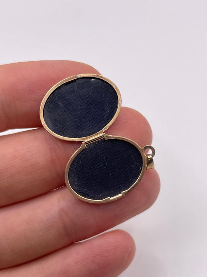 9ct gold locket pendant