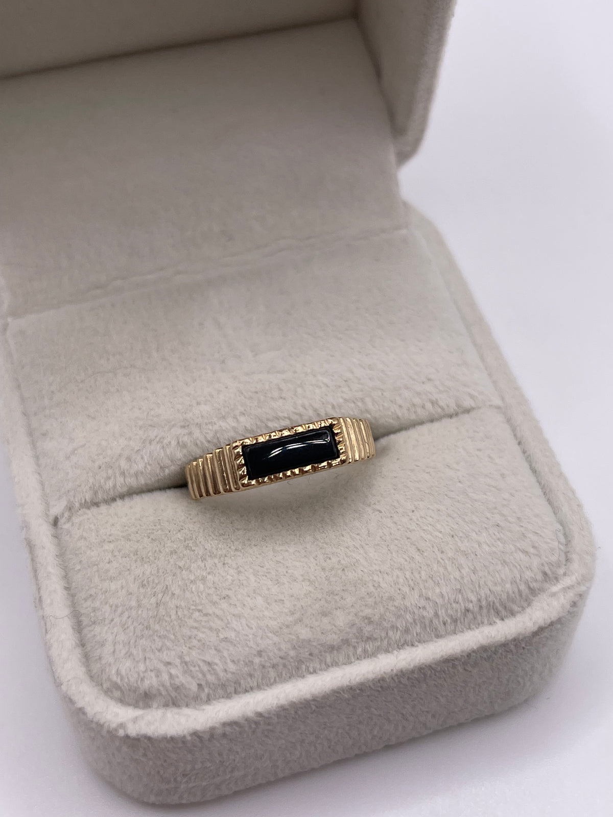 9ct gold onyx ring