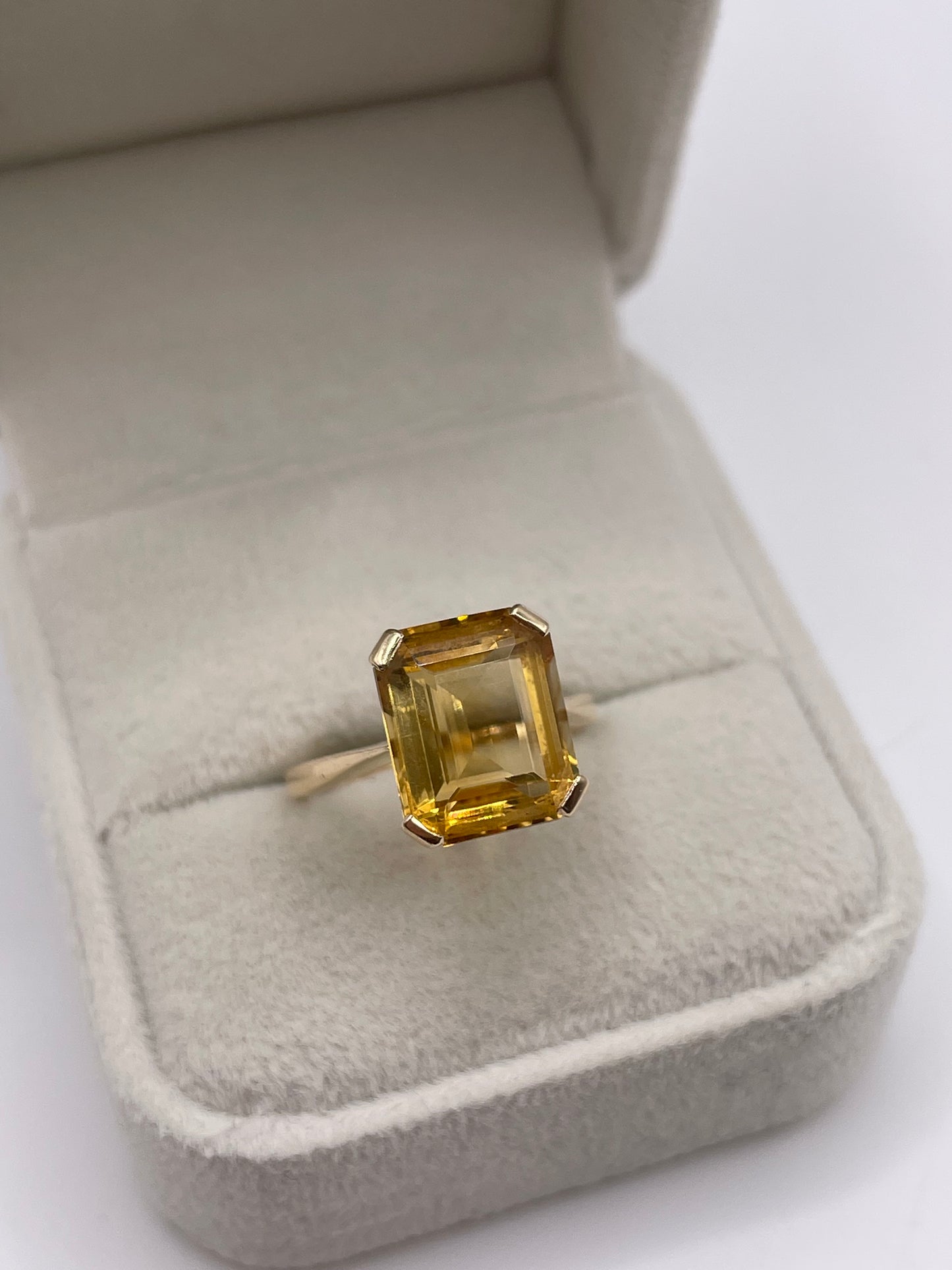 9ct gold citrine ring