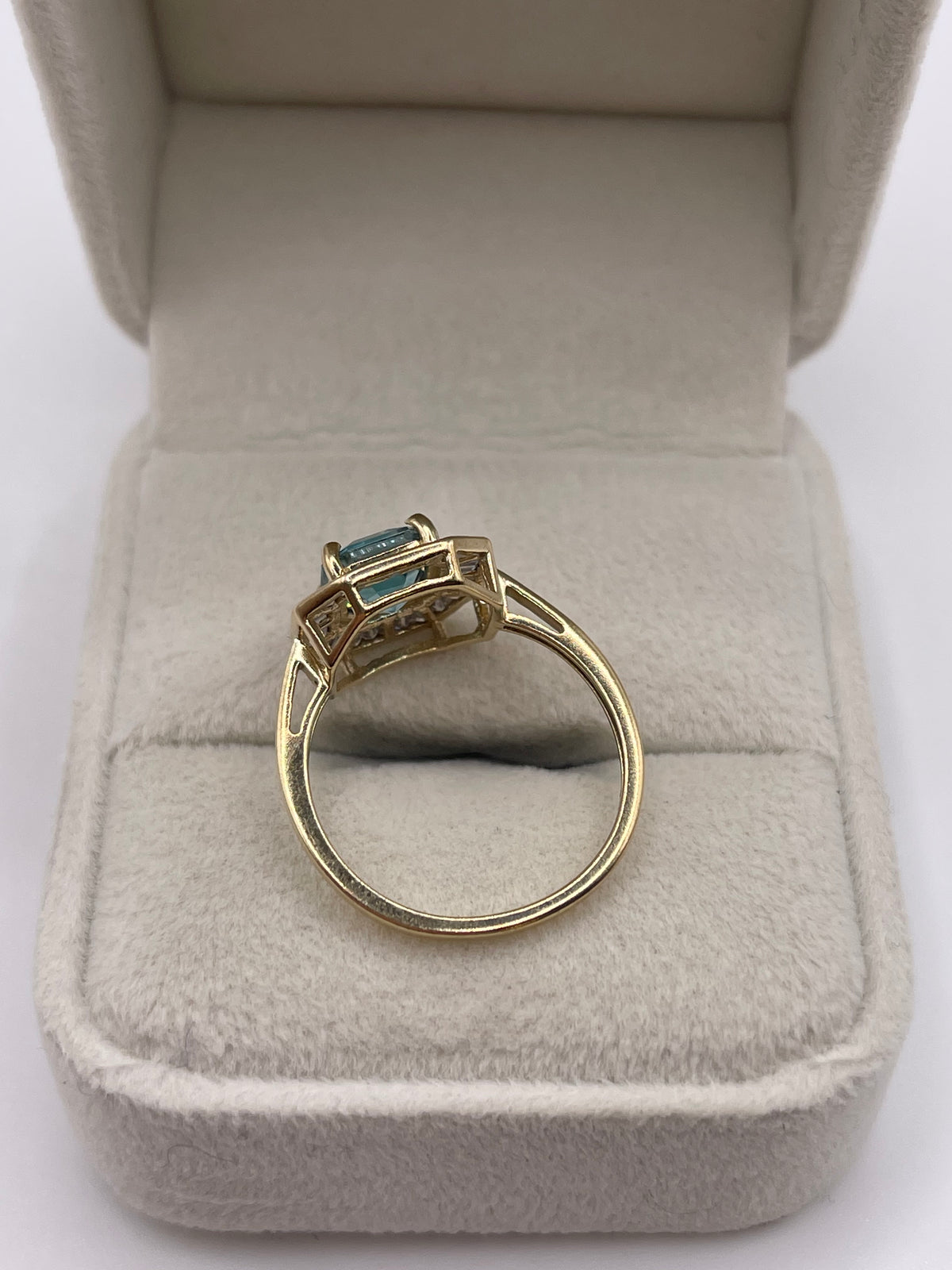 9ct gold zircon cluster ring