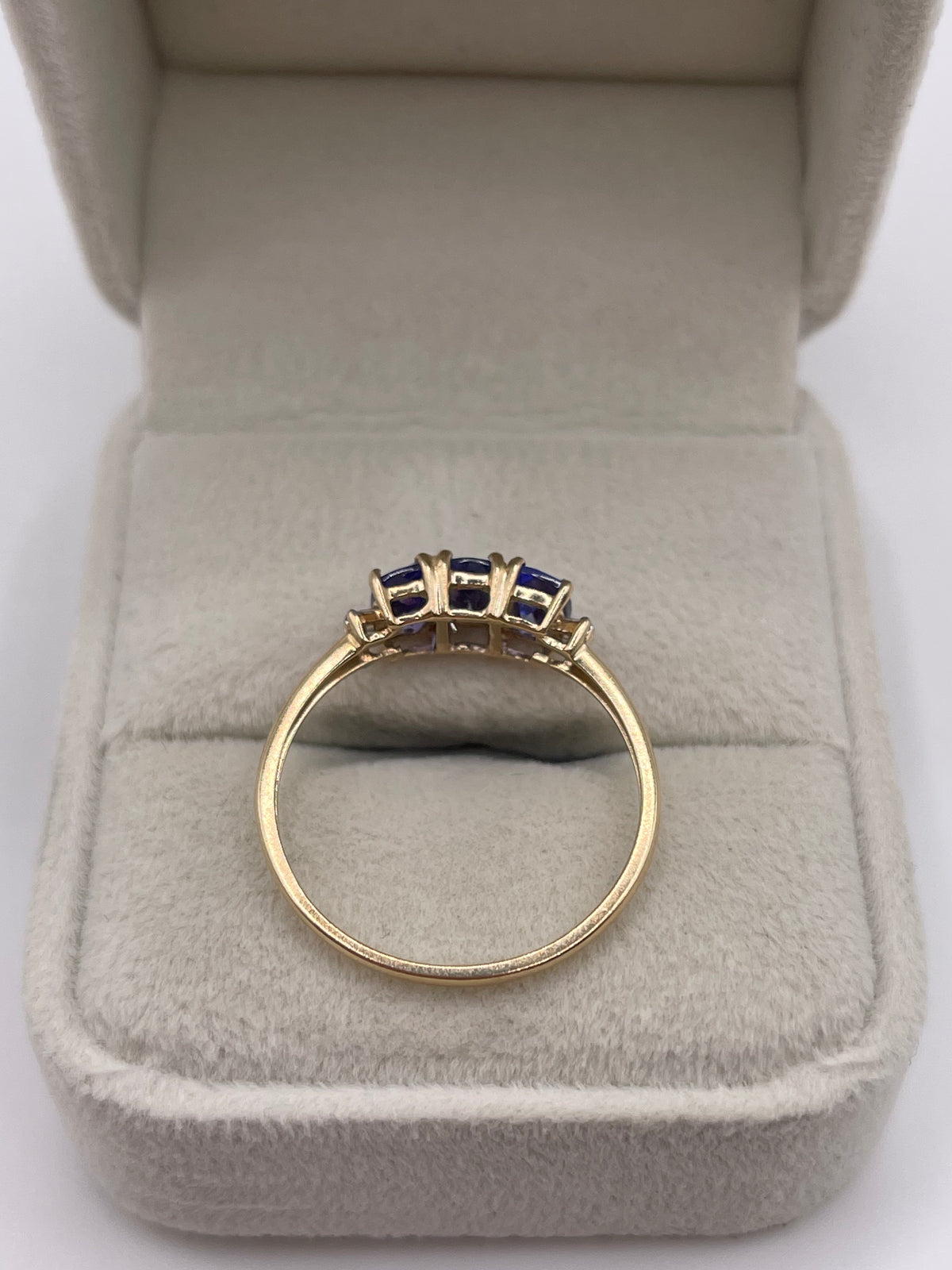 9ct gold tanzanite and diamond ring