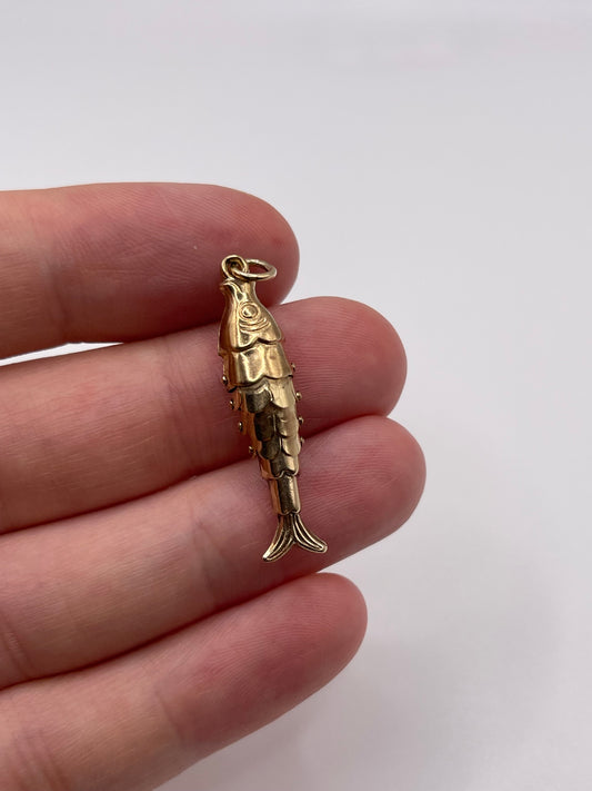 9ct gold articulated fish pendant