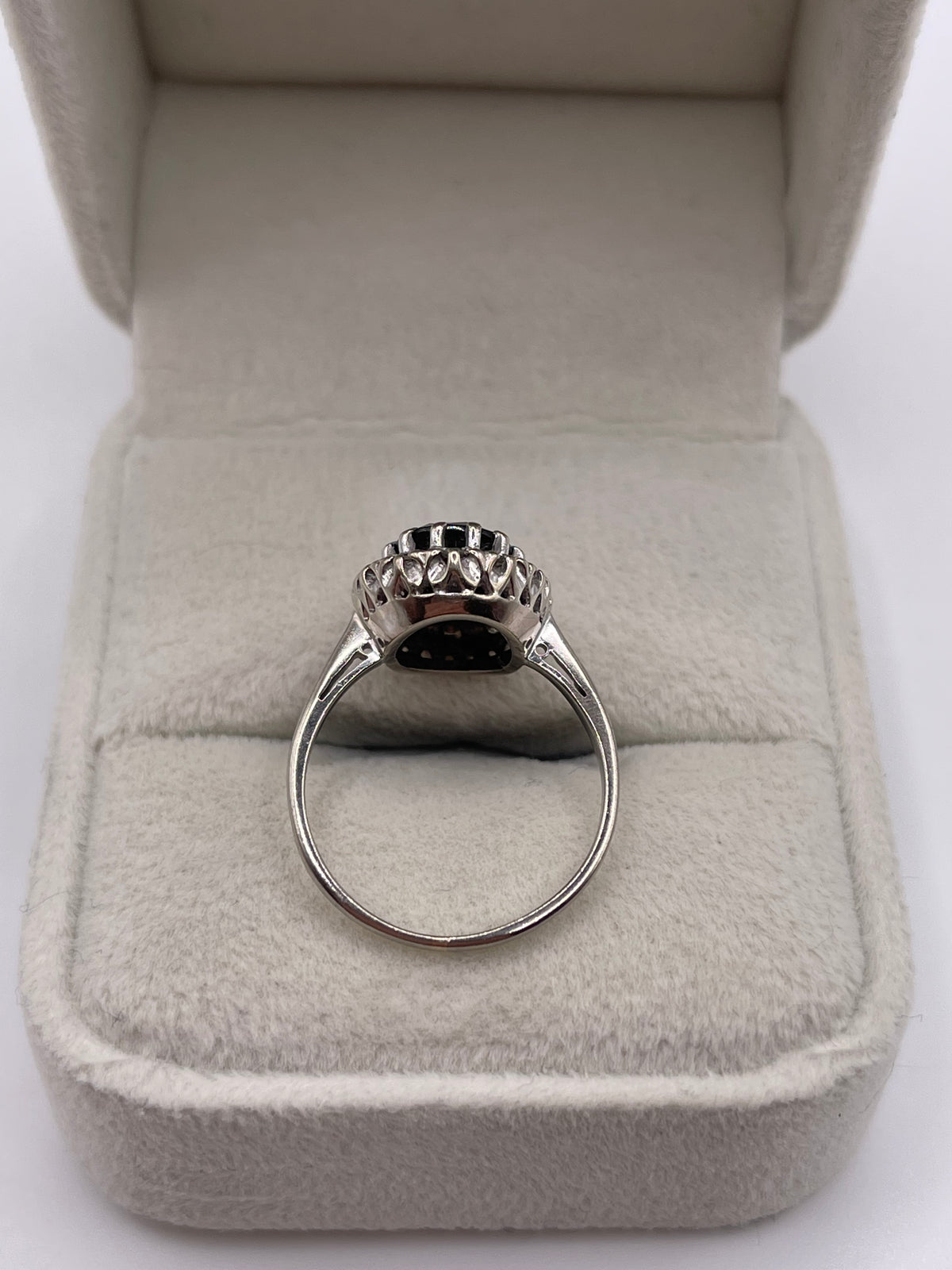 18ct white gold sapphire and diamond ring