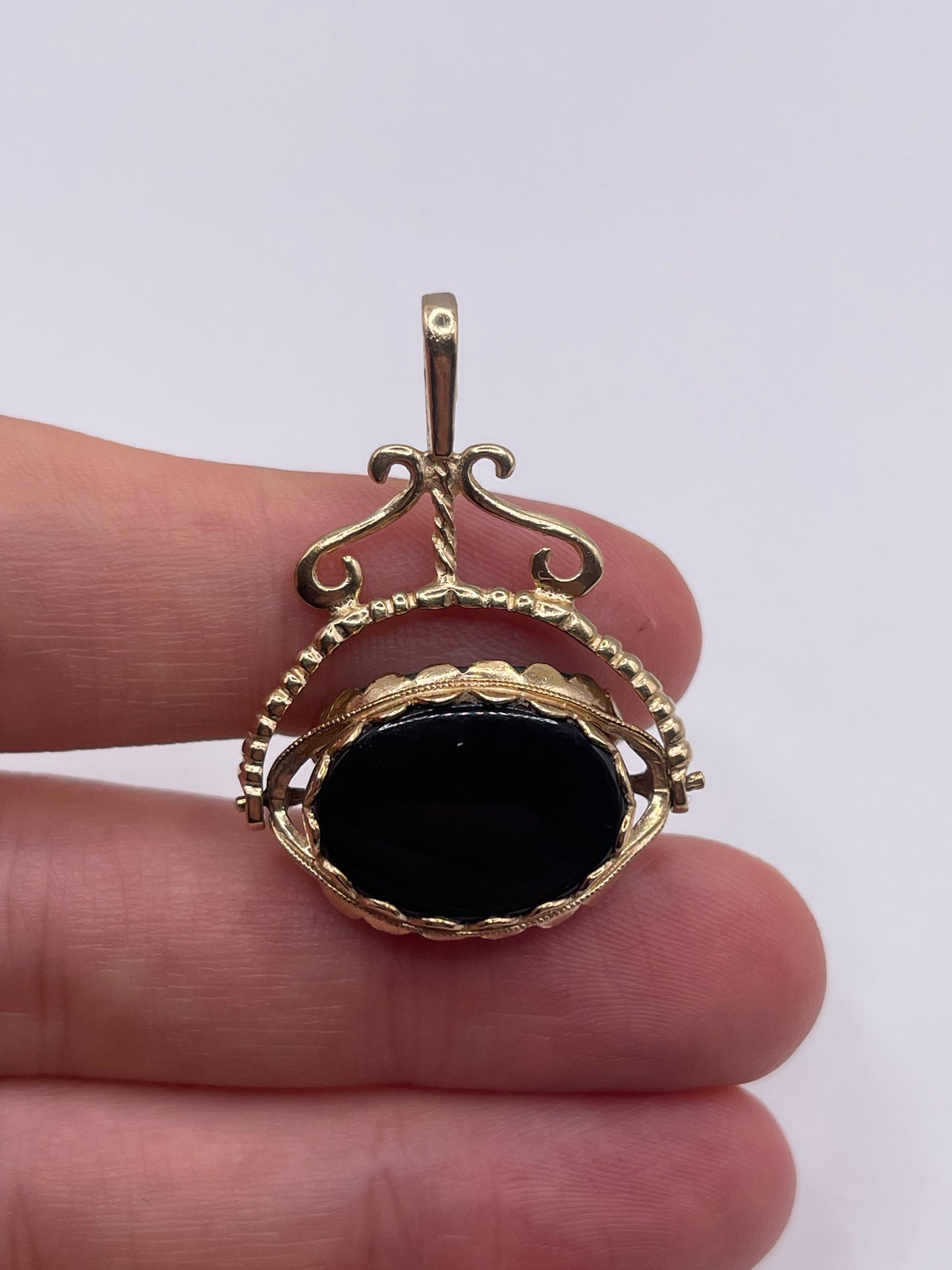 9ct gold gemstone spinning fob pendant