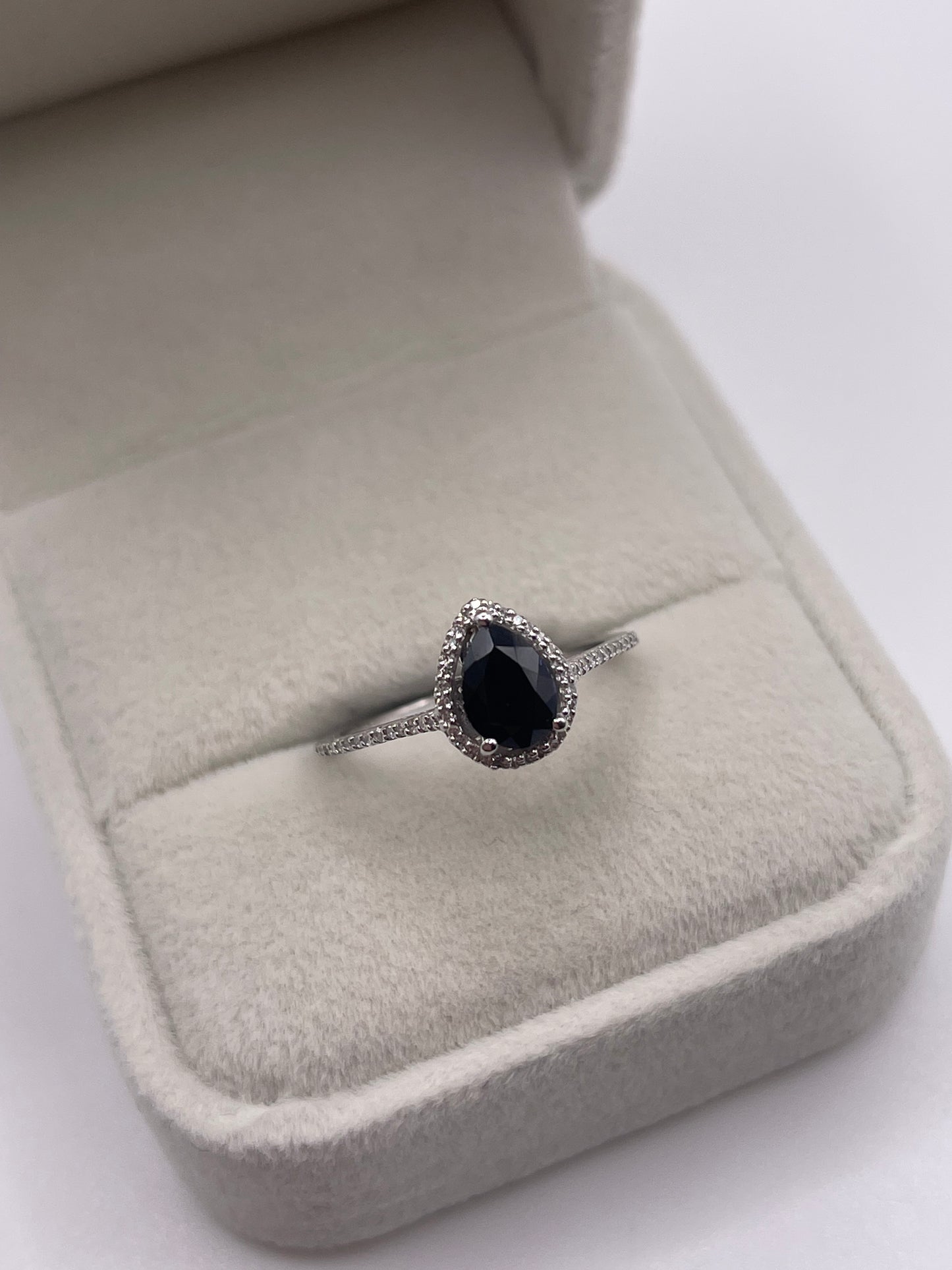 9ct white gold sapphire and diamond ring
