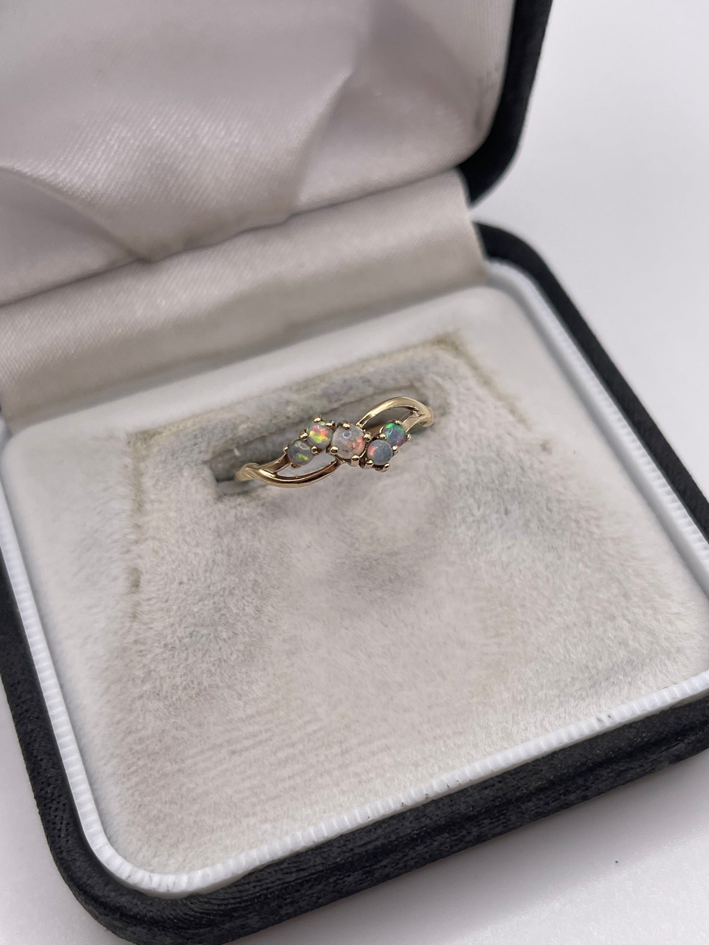 9ct gold opal ring