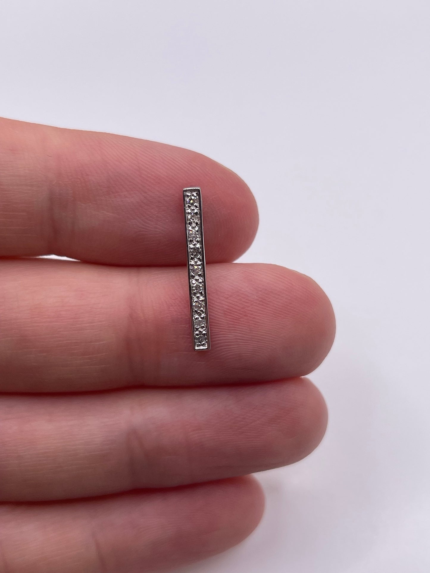 9ct white gold diamond pendant
