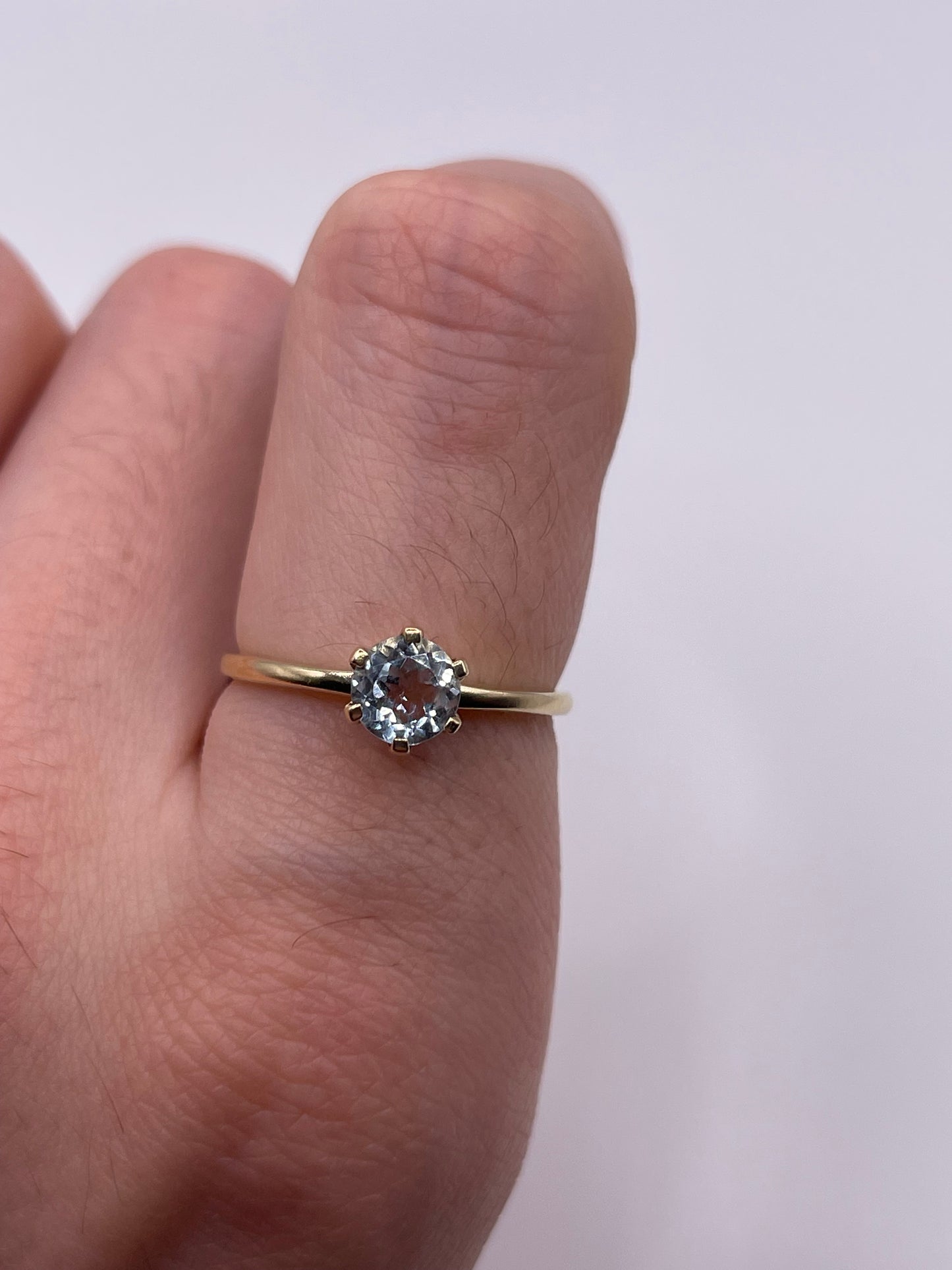 9ct gold blue topaz ring