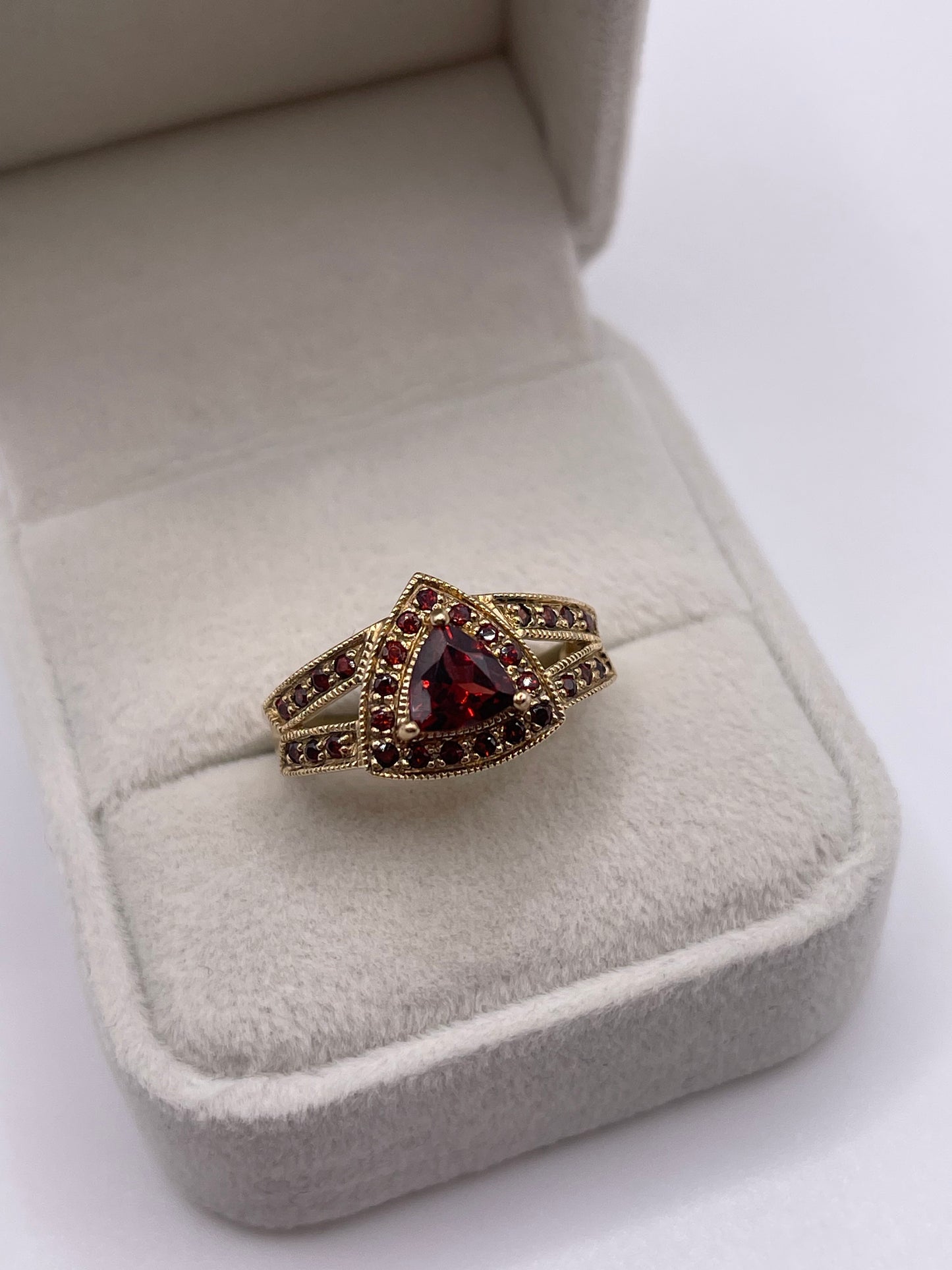 9ct gold garnet cluster ring
