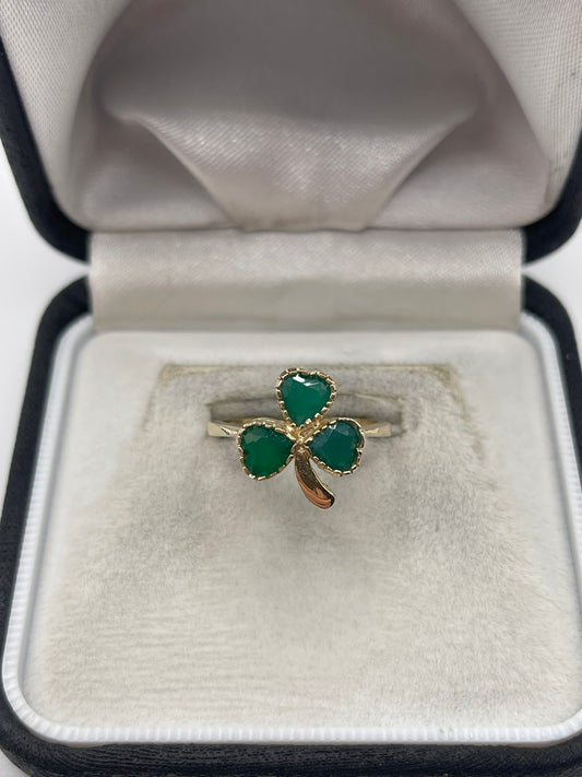 9ct gold green agate shamrock ring