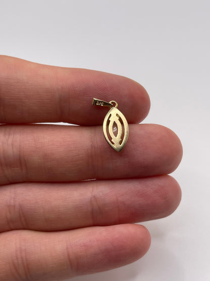 9ct gold opal pendant