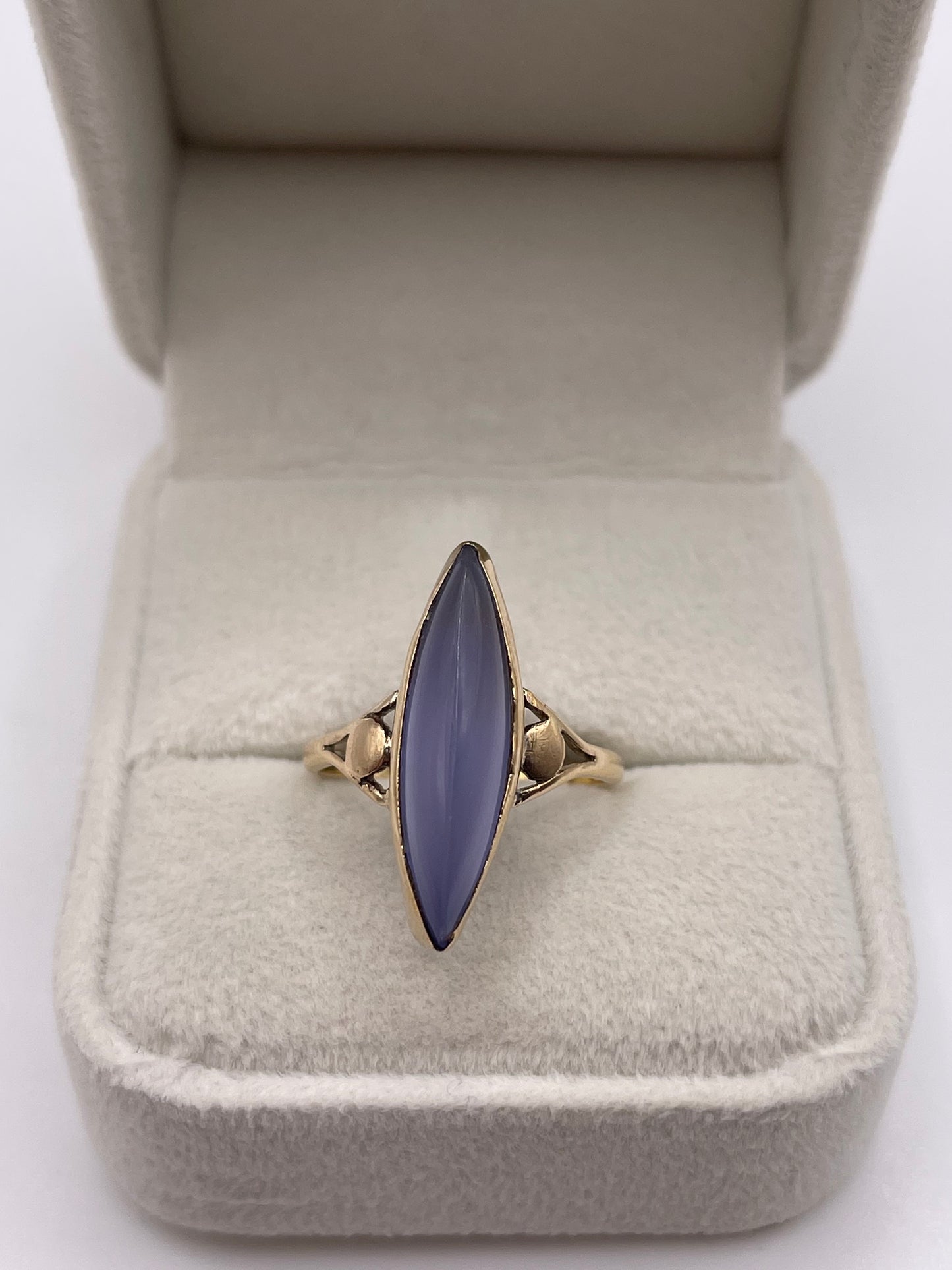 9ct gold chalcedony ring