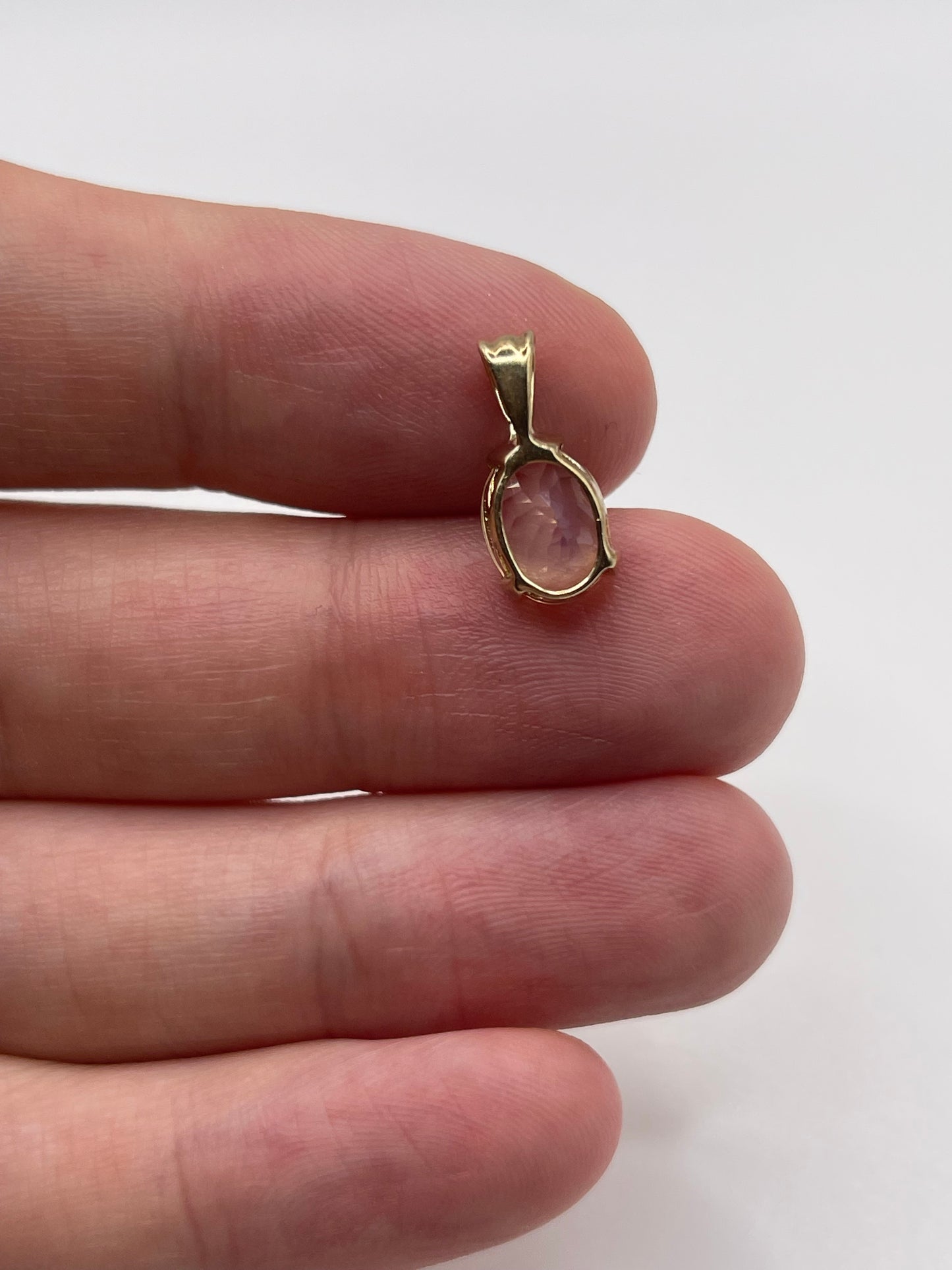 9ct gold quartz pendant