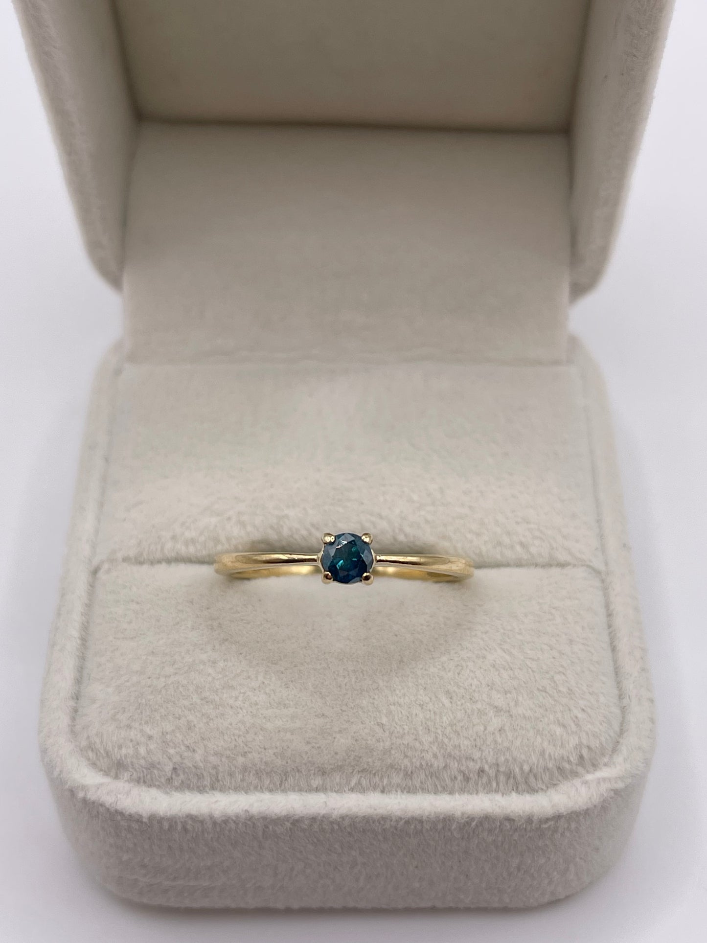 9ct gold blue diamond ring