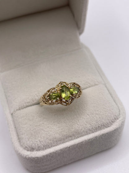 9ct gold peridot ring