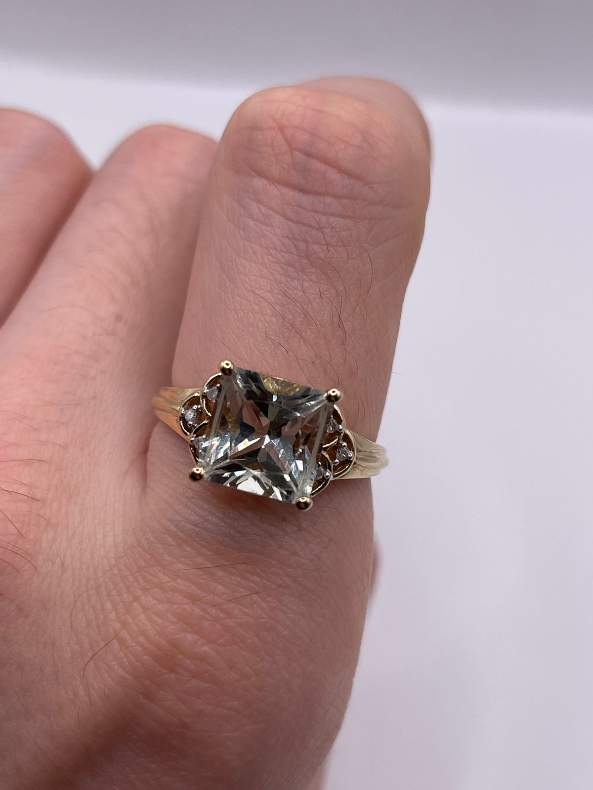 9ct gold green amethyst and diamond ring