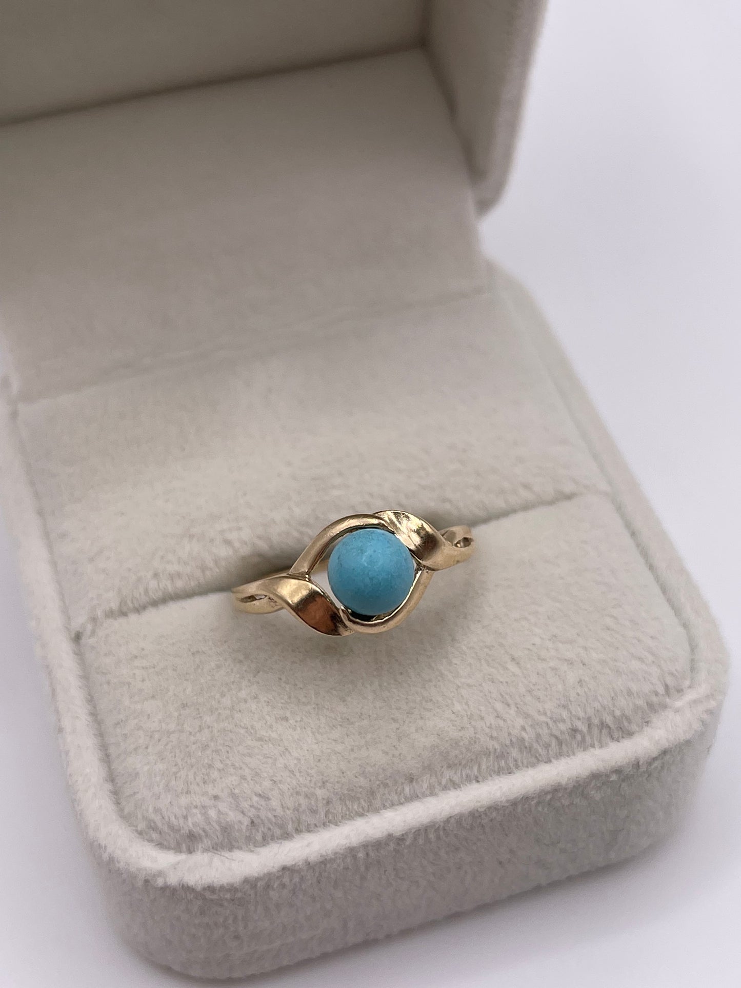 9ct gold turquoise ring