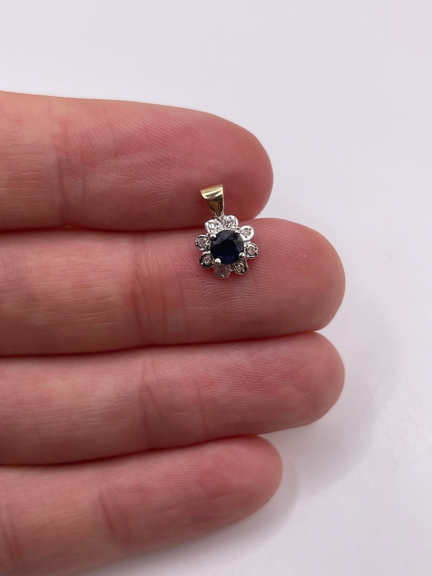 9ct gold sapphire and diamond pendant