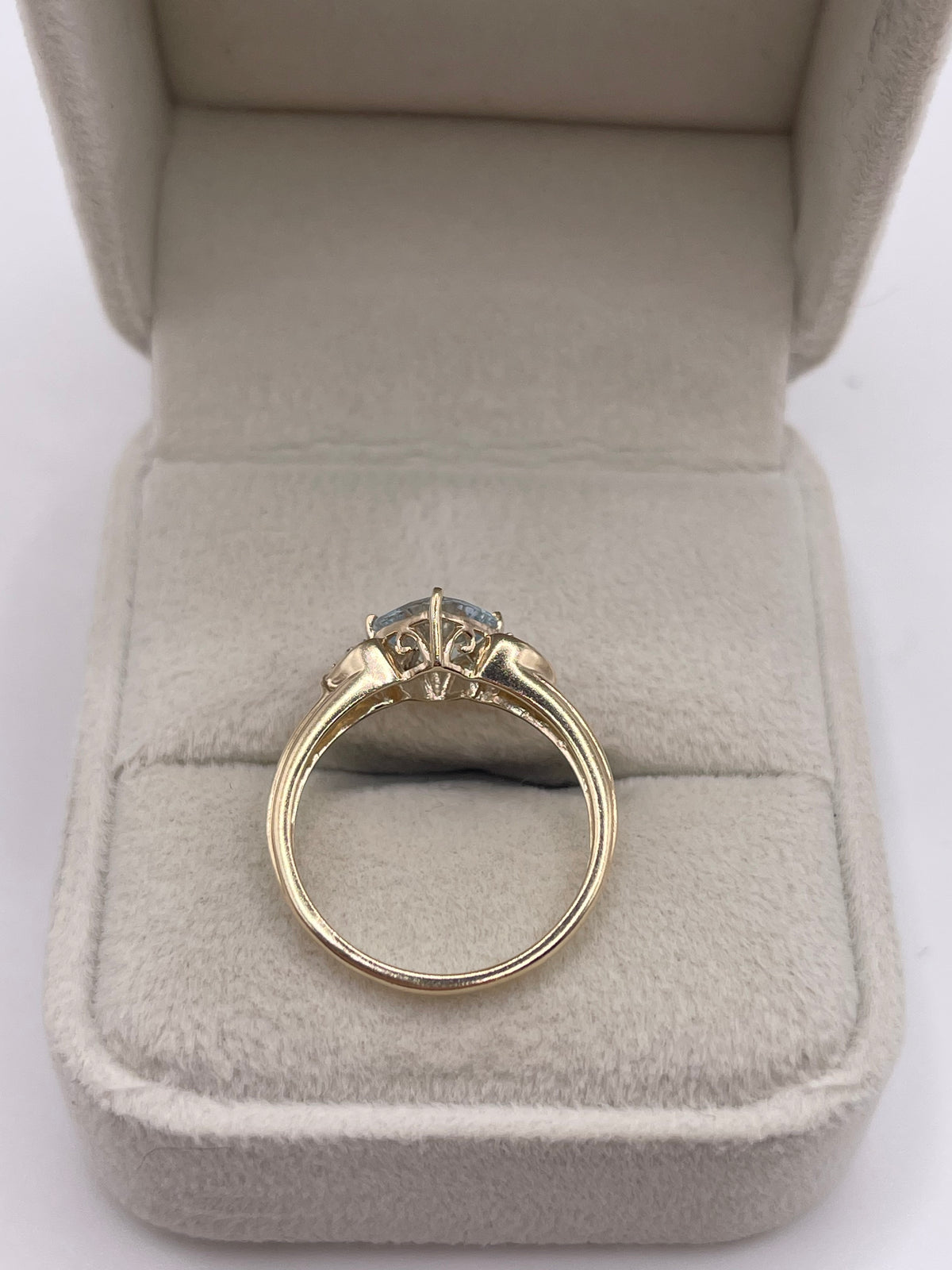 9ct gold aquamarine and diamond ring