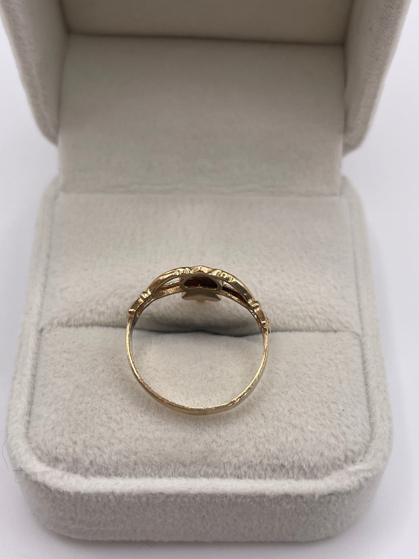 9ct gold claddagh ring