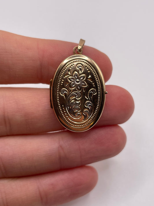 9ct gold locket pendant