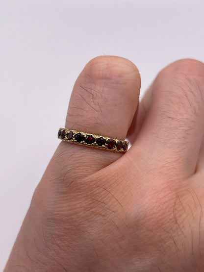 9ct gold garnet ring