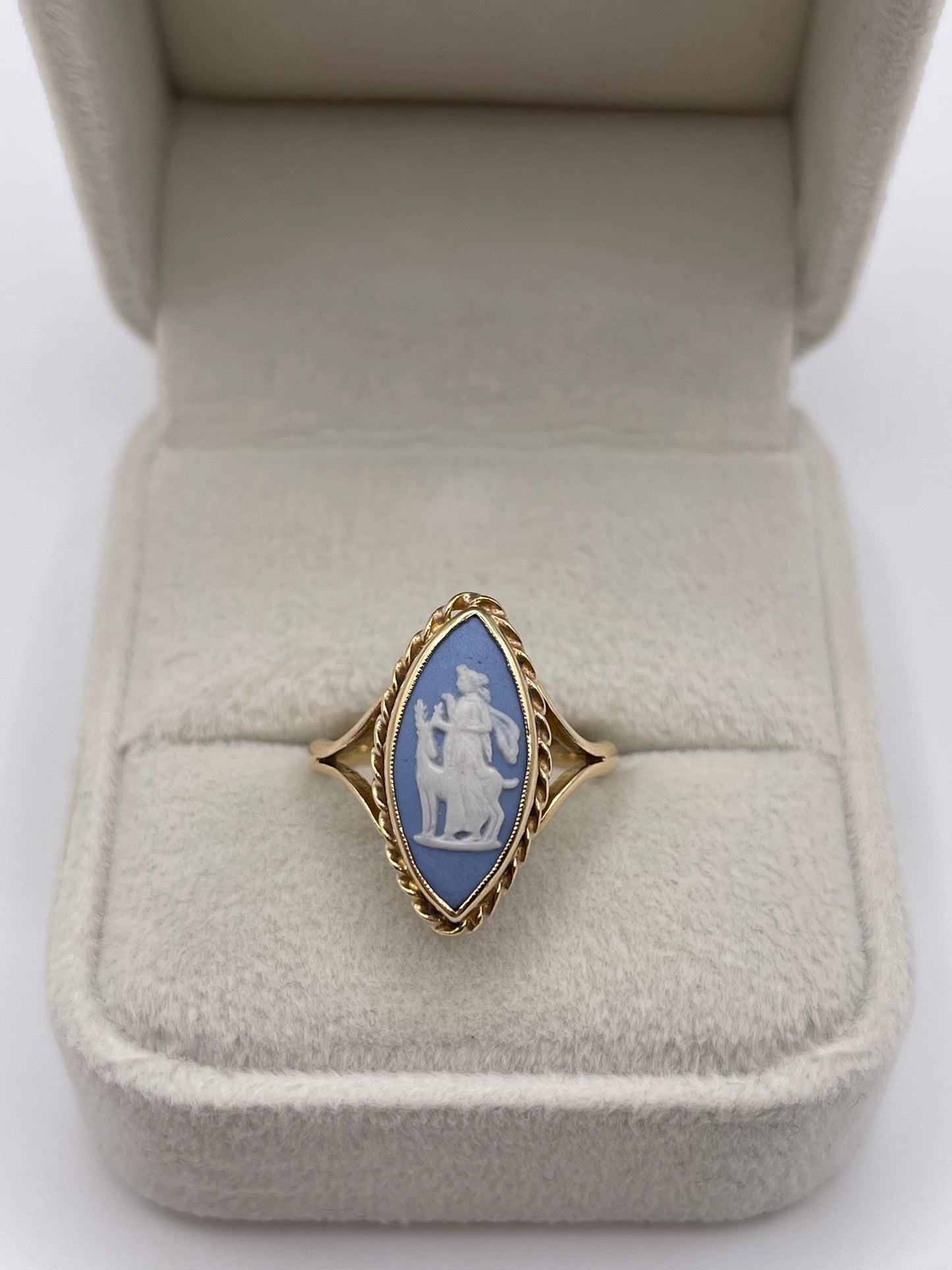 9ct gold Wedgwood ring