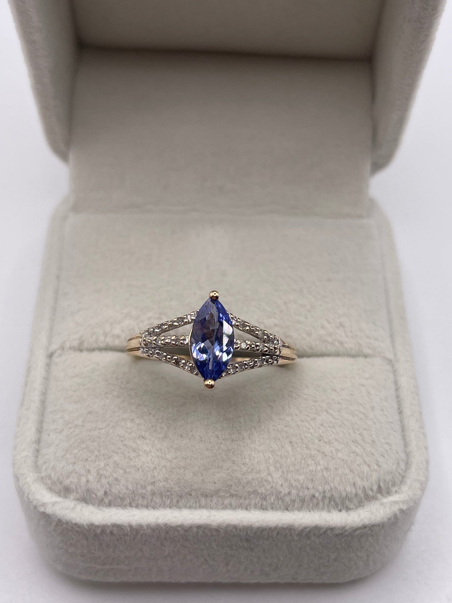 9ct gold tanzanite and diamond ring
