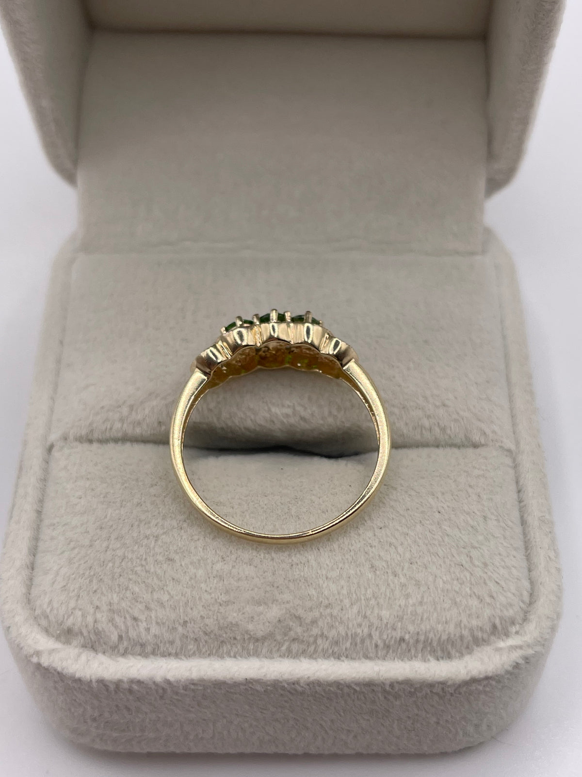9ct gold diopside and diamond ring