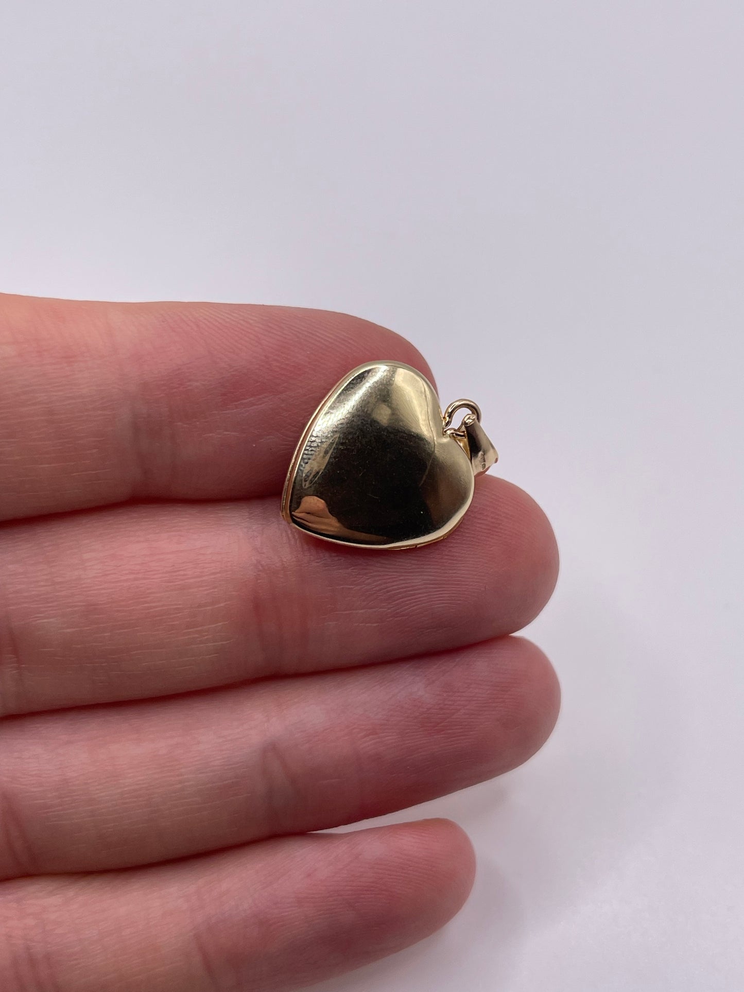 9ct gold diamond locket pendant
