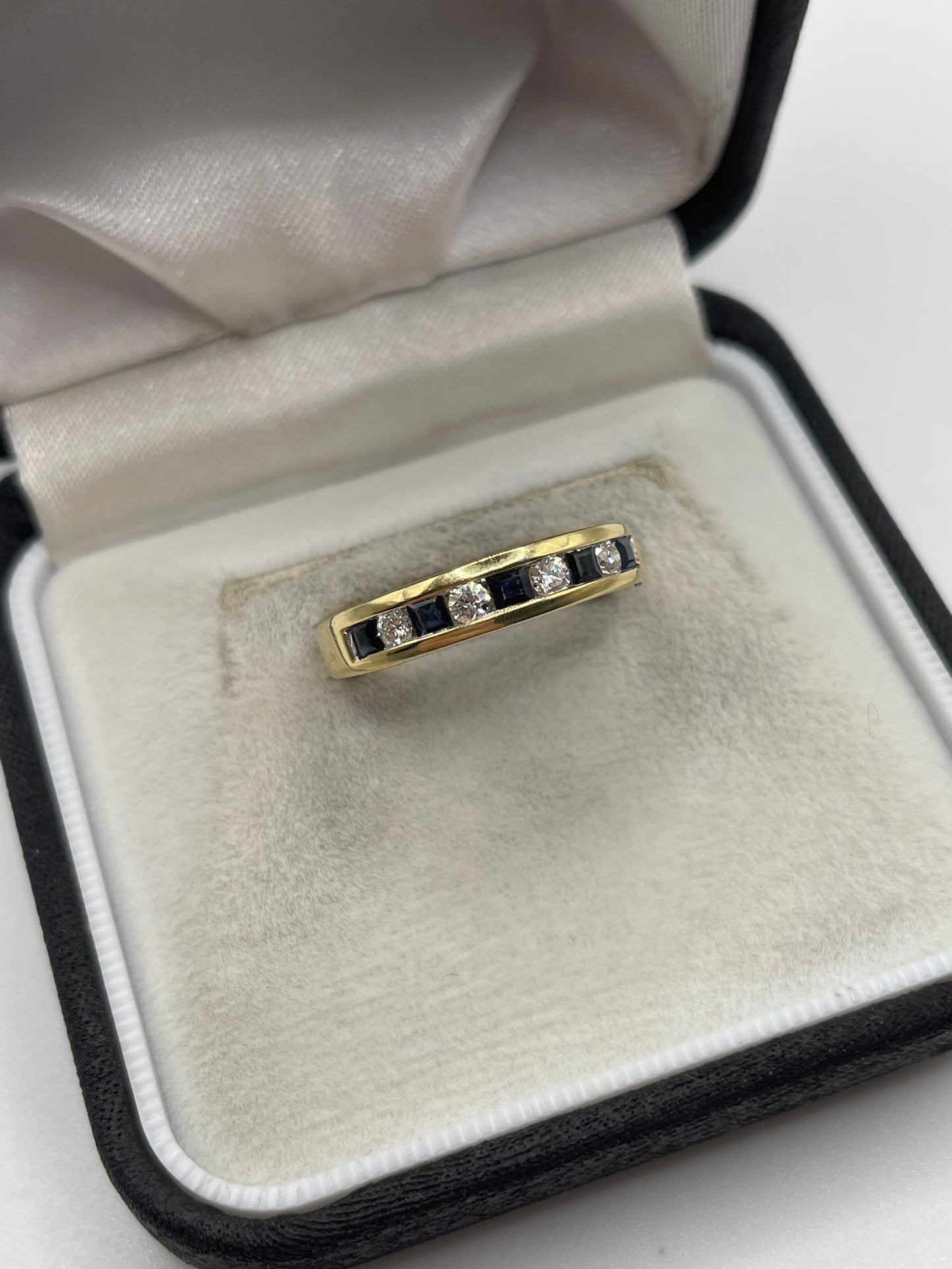 18ct gold sapphire and diamond ring