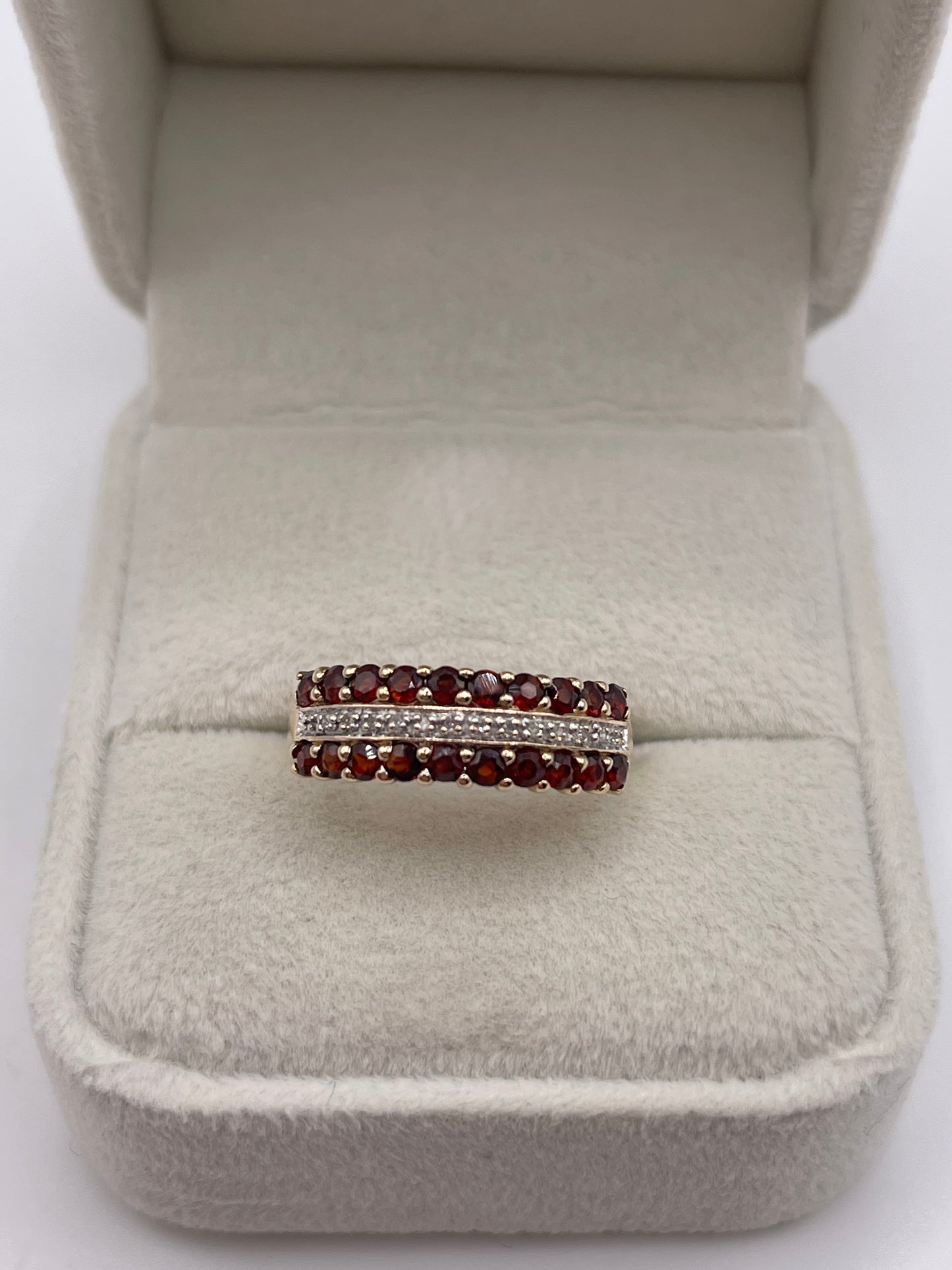 9ct gold garnet and diamond ring