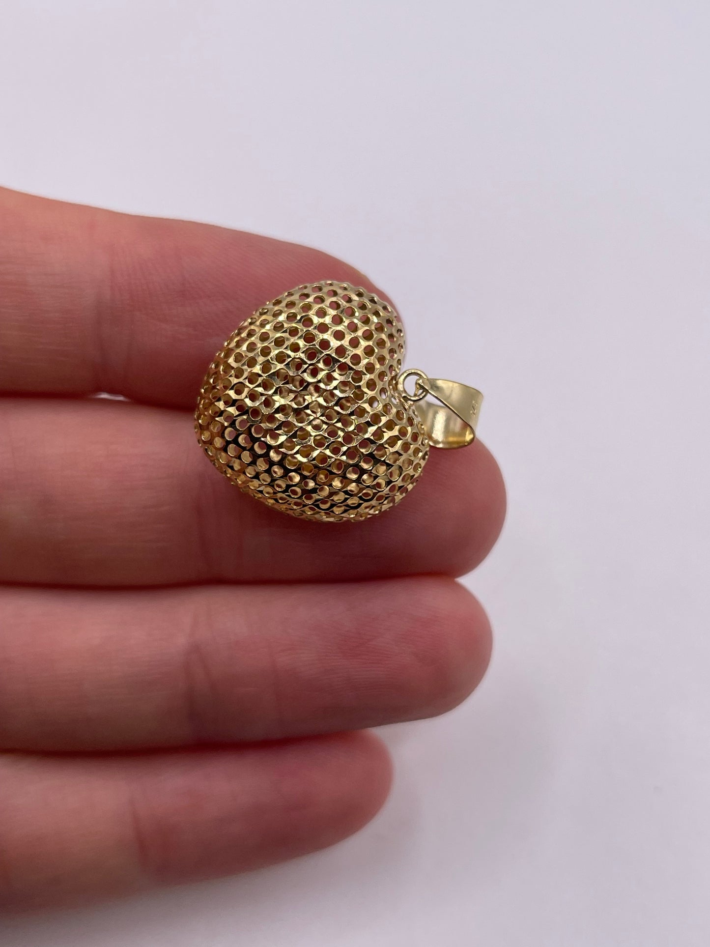 9ct gold heart pendant