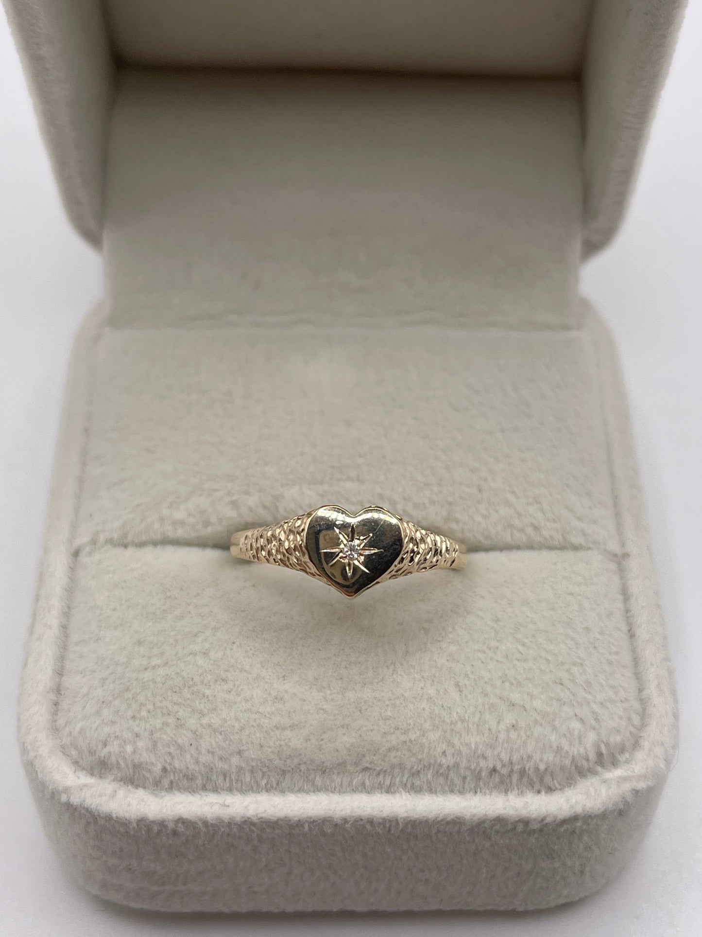 9ct gold diamond heart ring