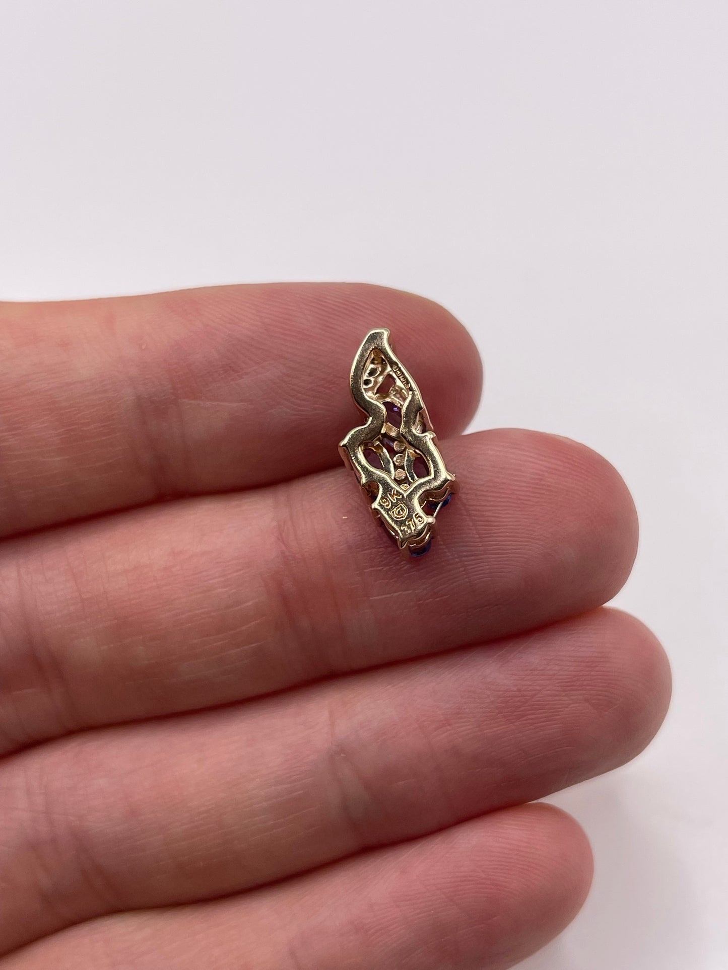 9ct gold tanzanite and diamond pendant