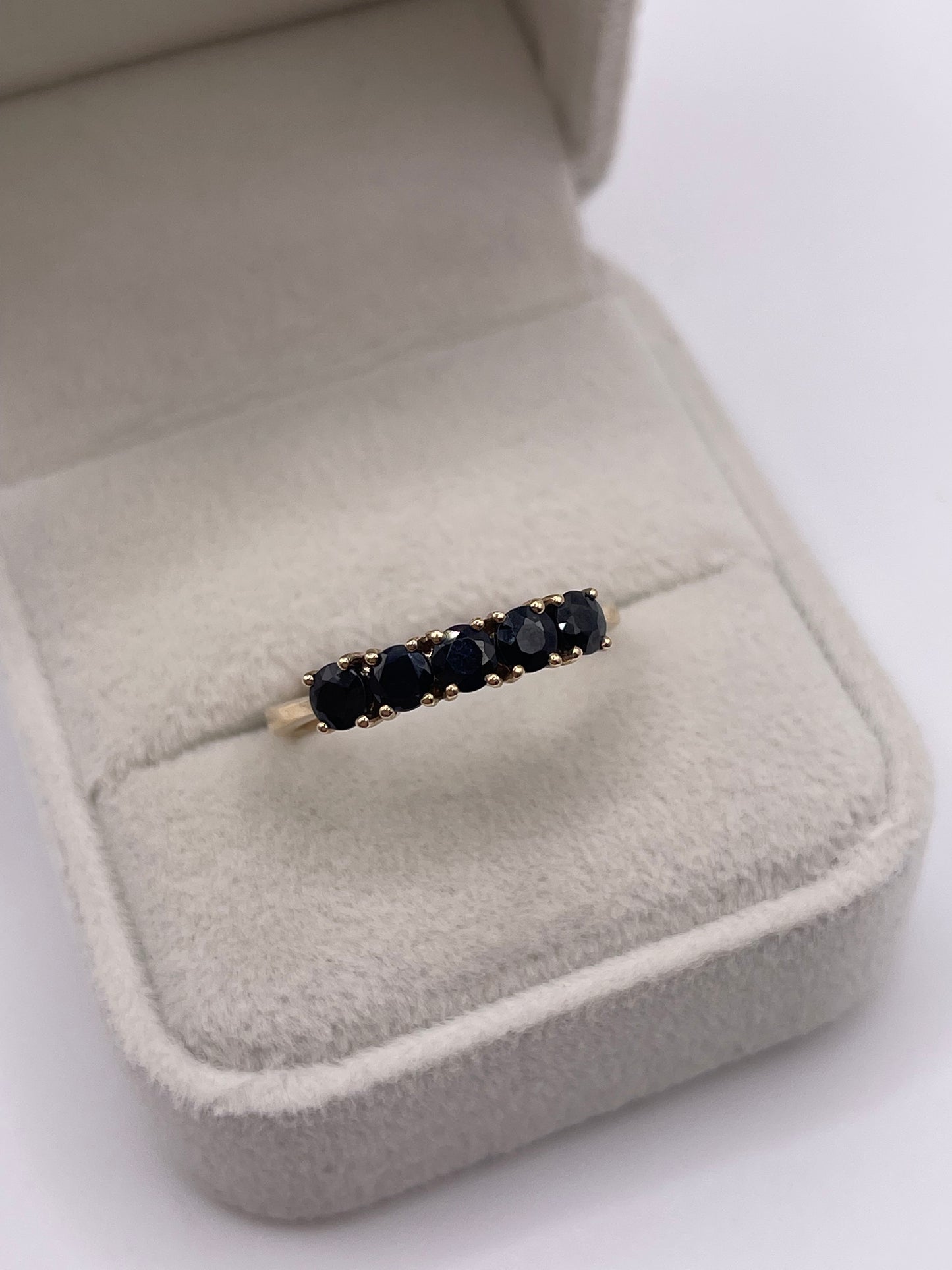 9ct gold sapphire ring
