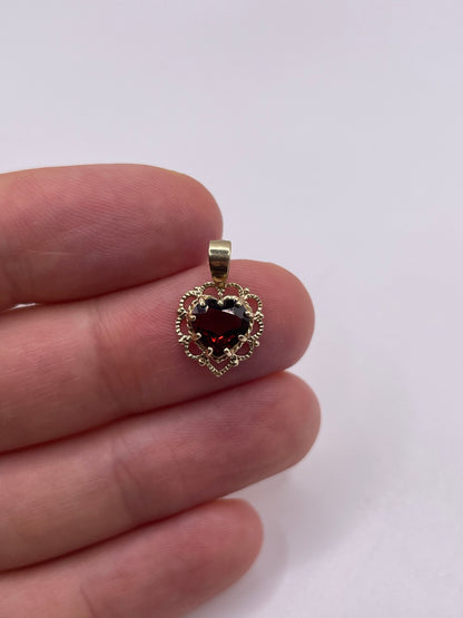 9ct gold garnet heart pendant