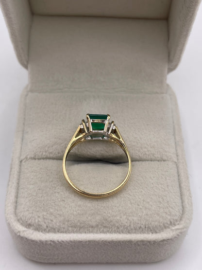 9ct gold green agate and cz ring
