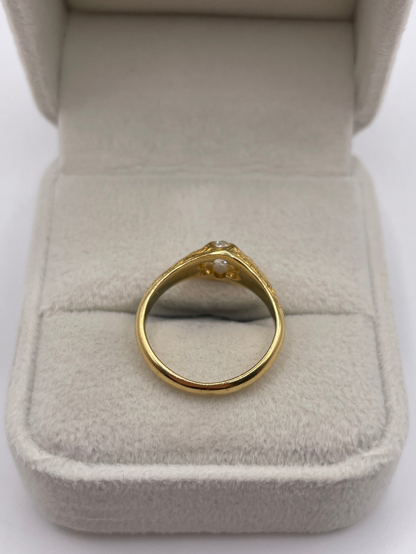 Antique 18ct gold diamond gypsy ring
