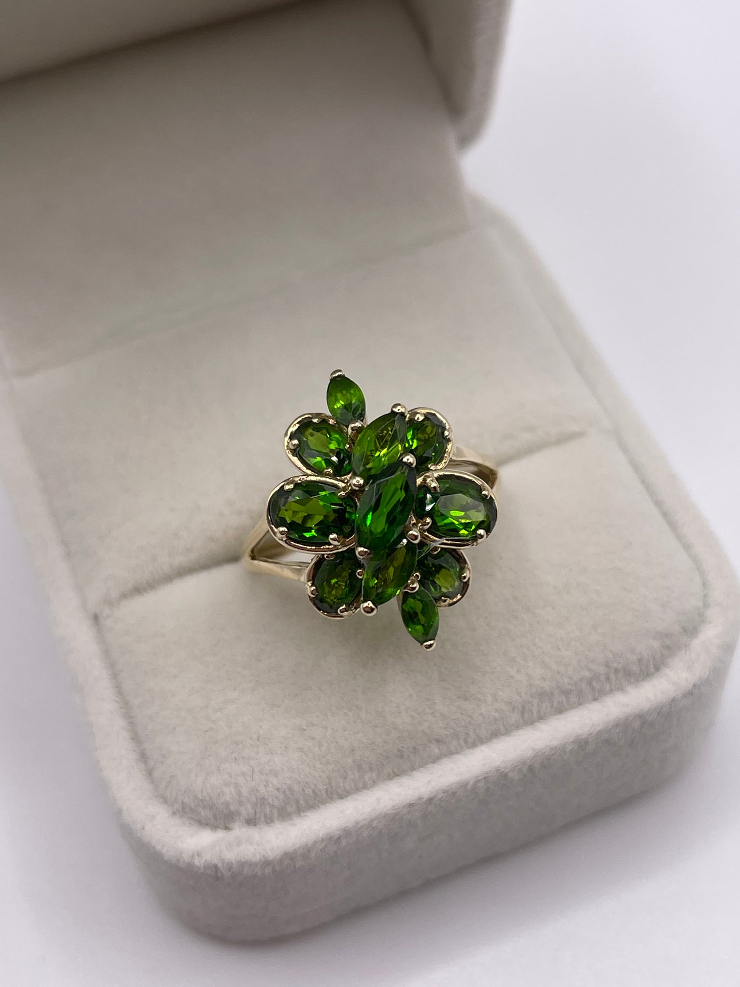 9ct gold diopside cluster ring