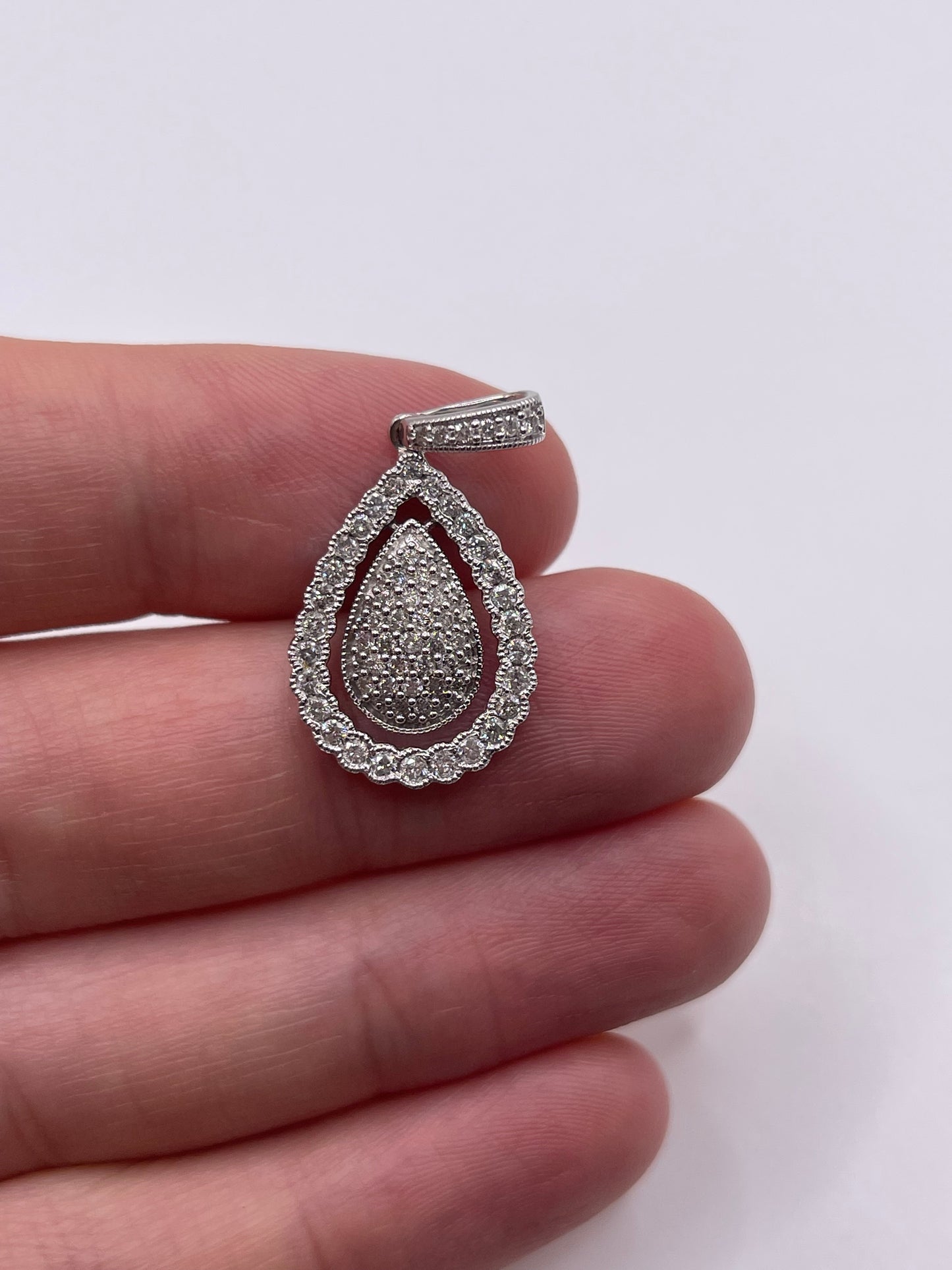 9ct white gold diamond cluster pendant