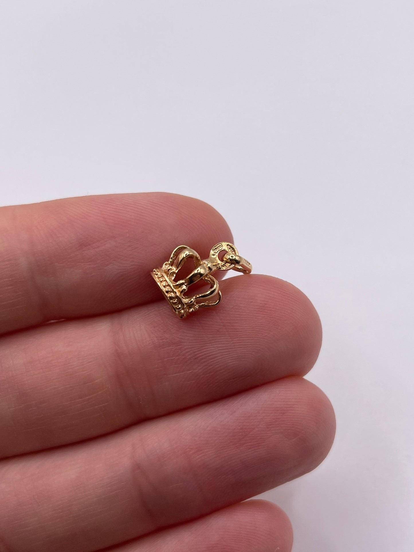 9ct gold crown charm