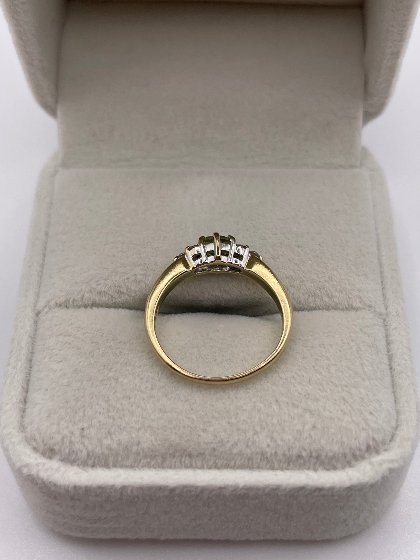 9ct gold peridot and diamond ring
