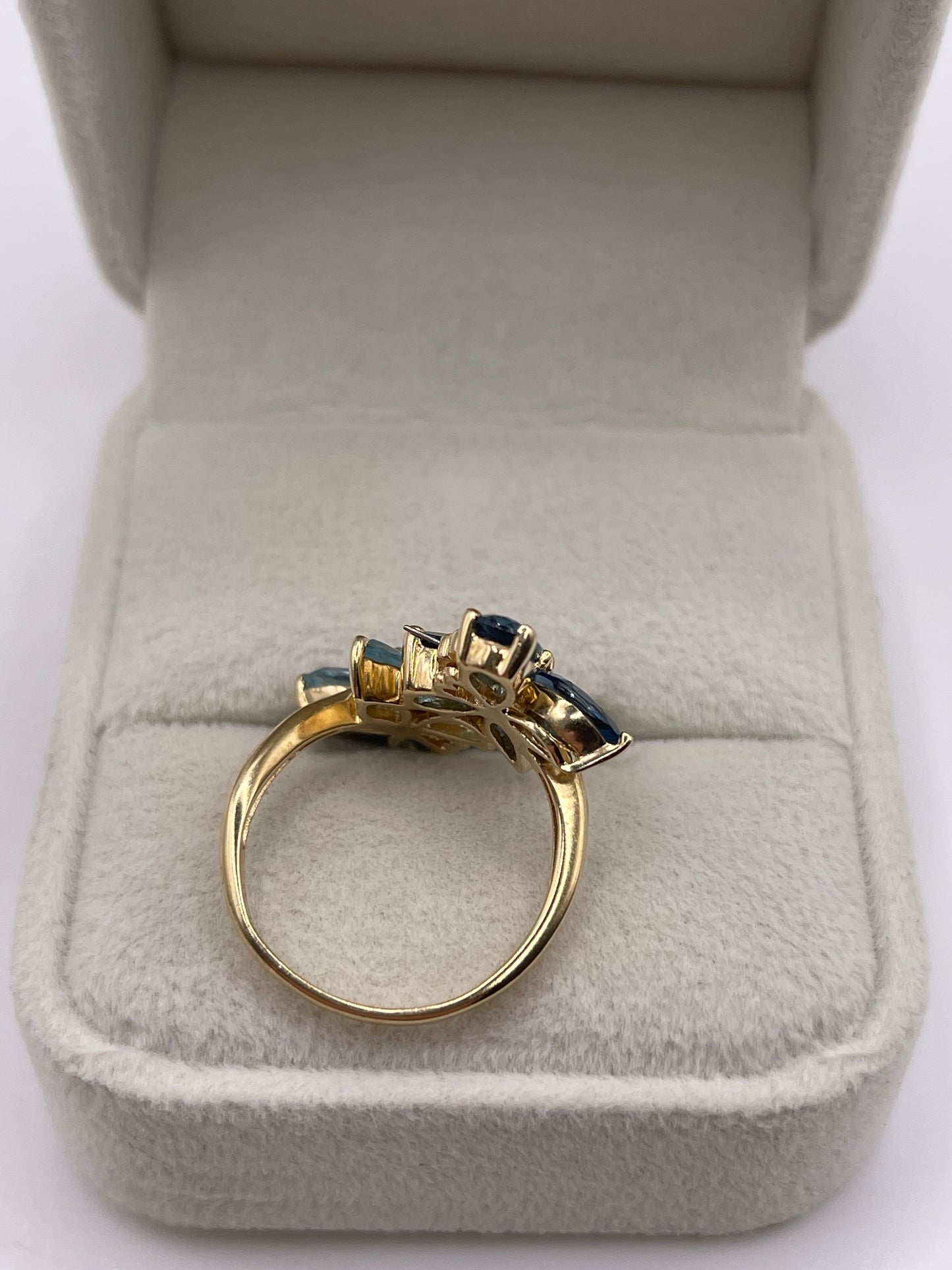 9ct gold topaz and diamond ring