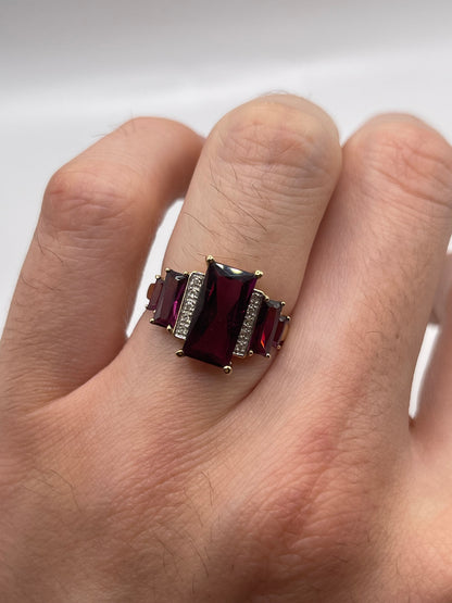 9ct gold garnet and diamond ring